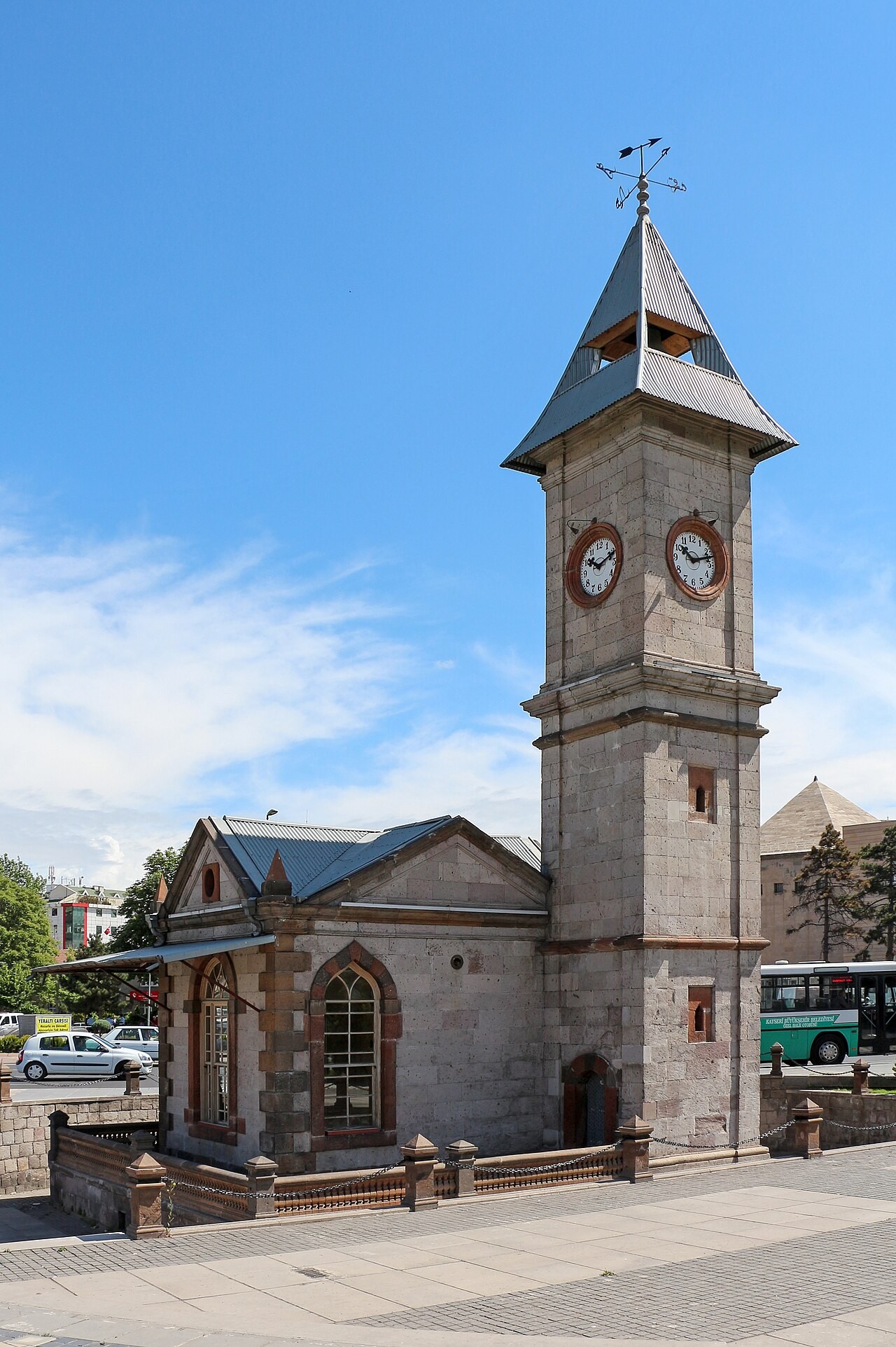Menara jam di Kayseri, Turki.