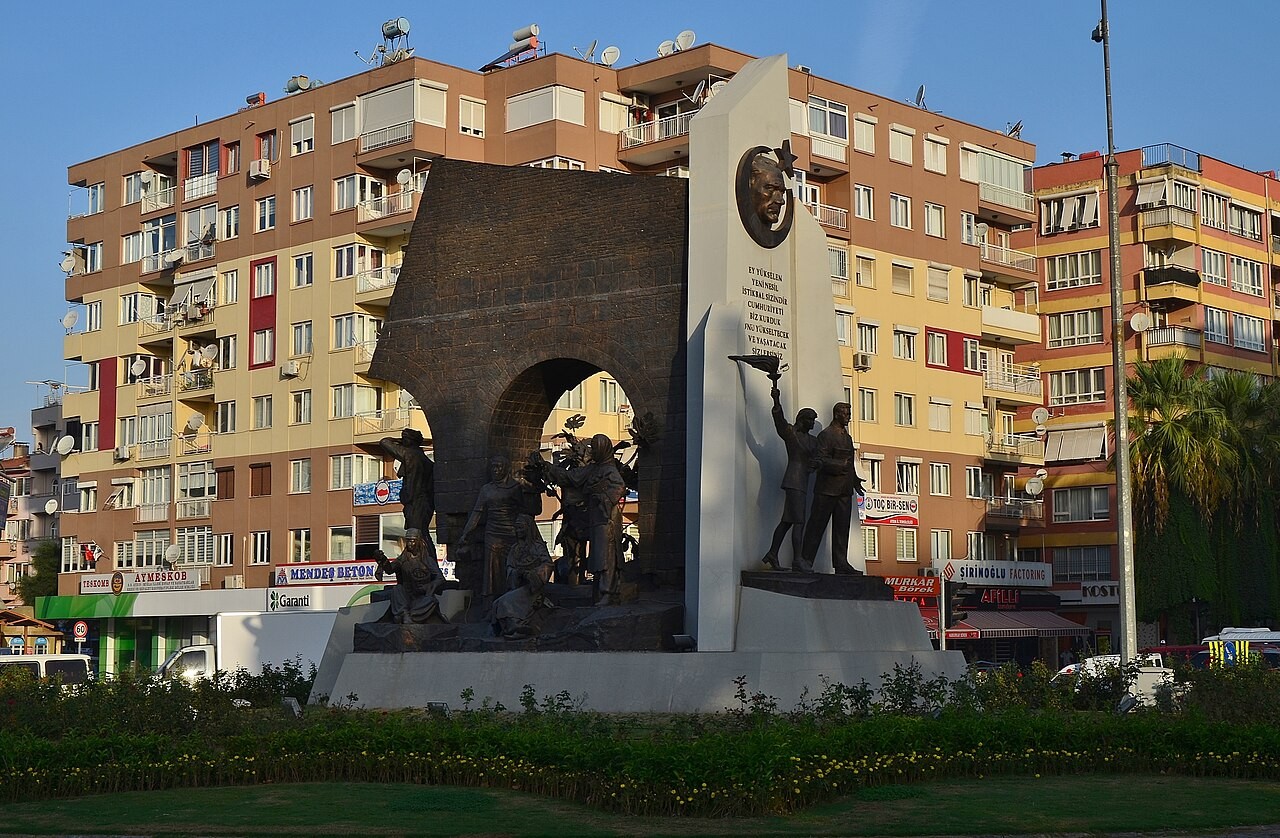 Monumen dan bangunan kota Aydın, Turki.
