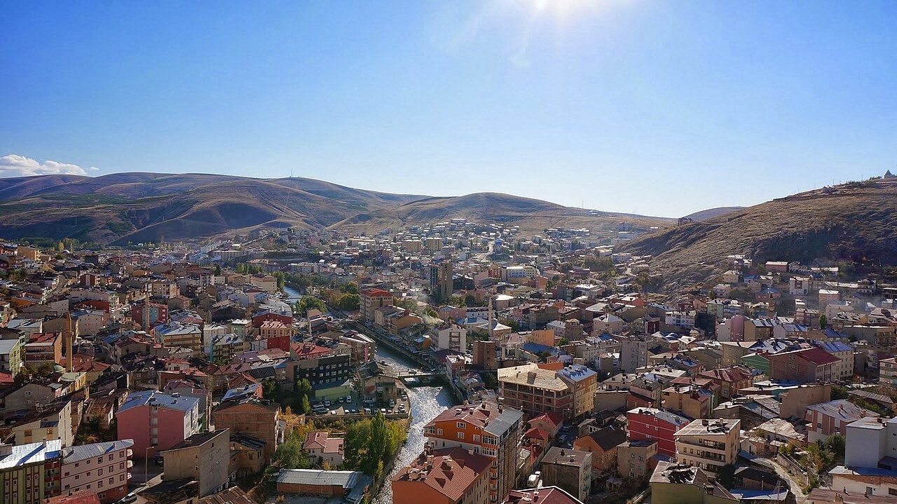 Panorama kota Bayburt, Turki.