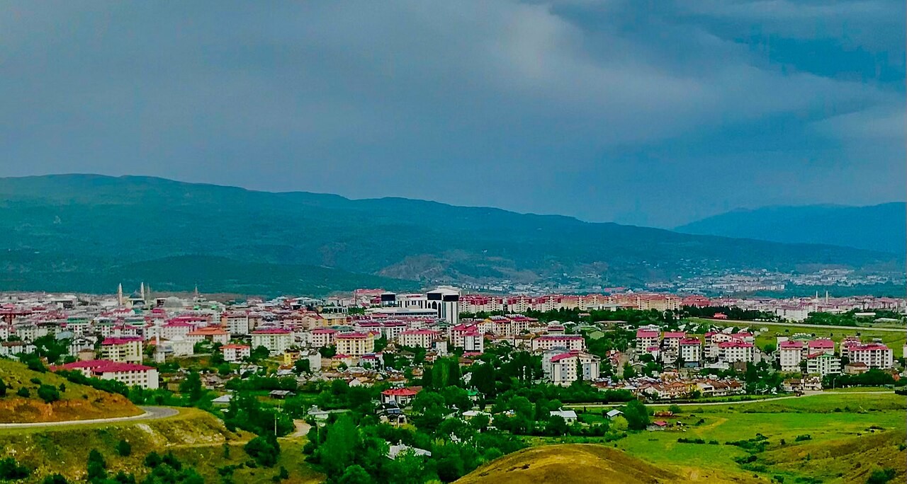 Panorama pusat kota Bingöl, Turki.