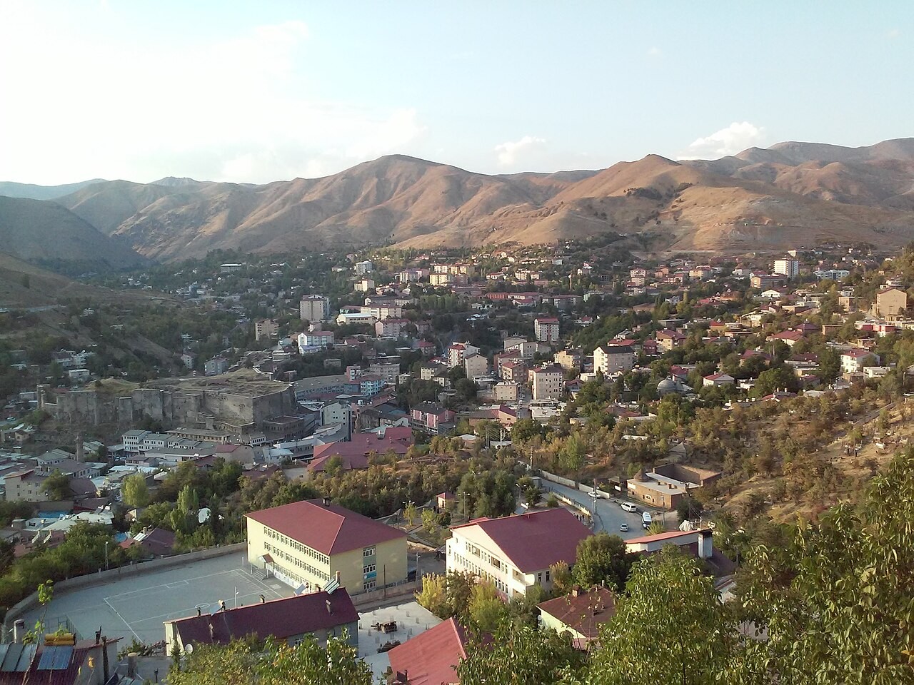 Panorama kota Bitlis, Turki.