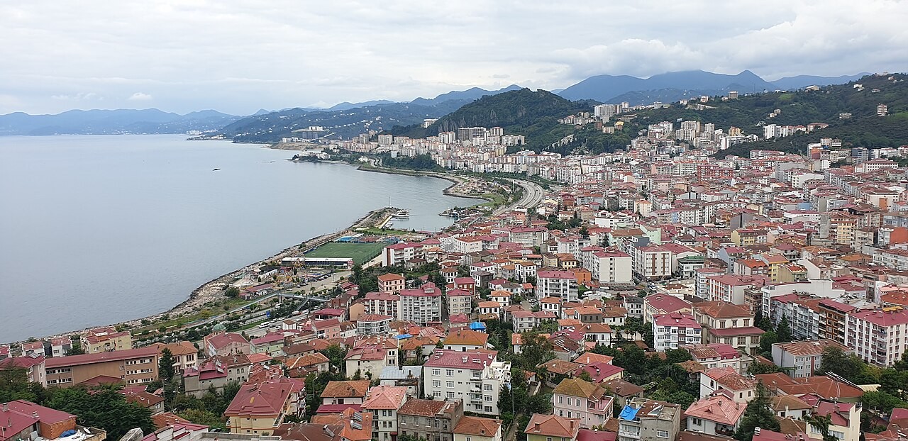 Panorama pesisir kota Giresun dari kawasan benteng, Turki.