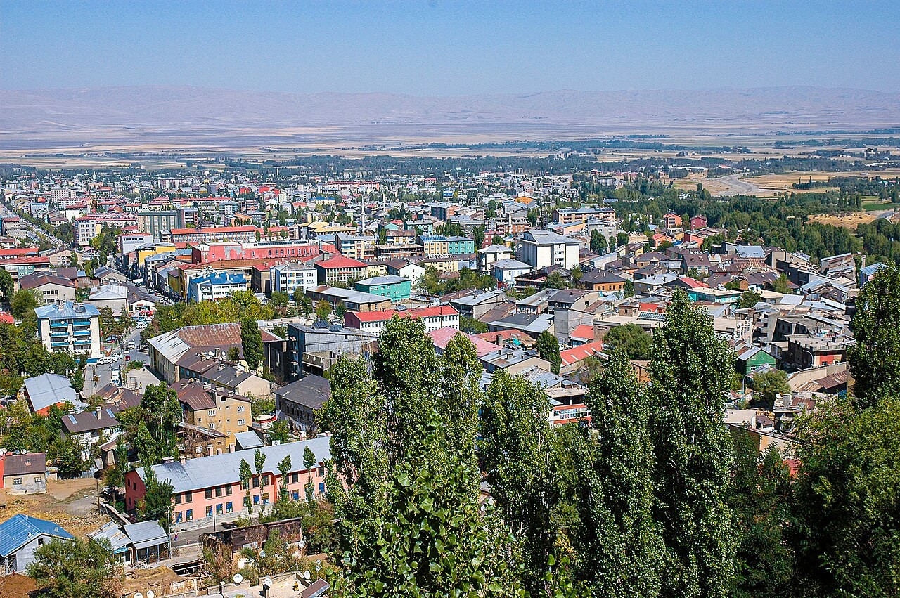Panorama kota Muş, Turki.