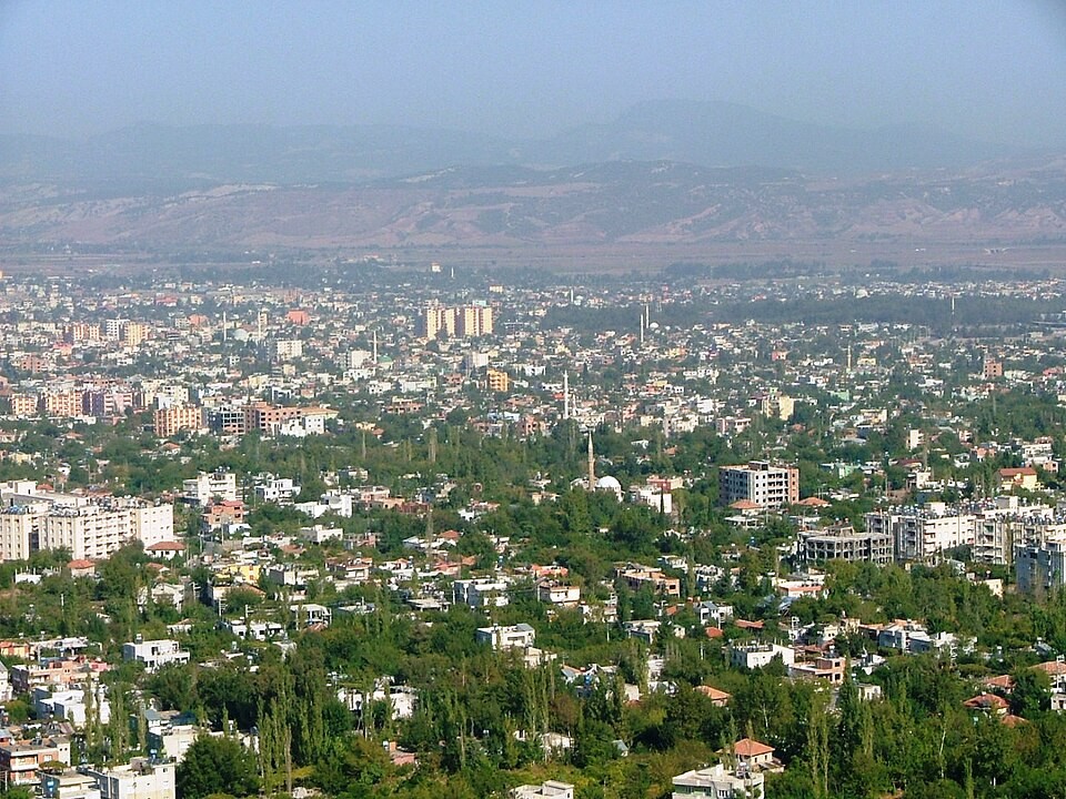 Panorama kota Osmaniye, Turki.