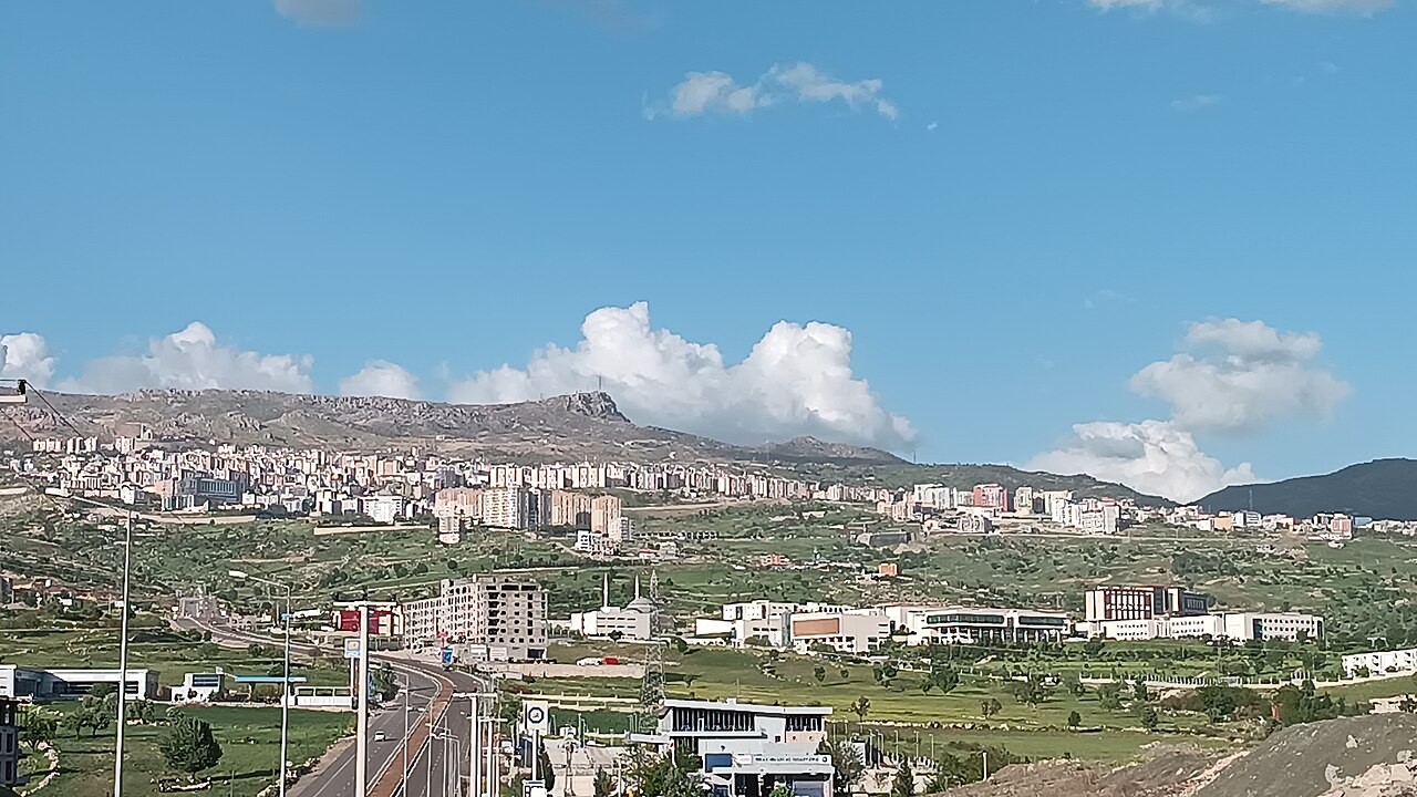 Panorama kota Şırnak, Turki.